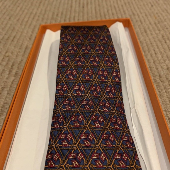 Hermes 100% Silk Made In France Rope Triangle Pattern NIB - Picture 3 of 10